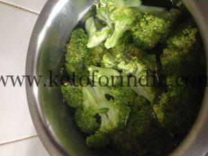 Keto Broccoli in Cheese Sauce