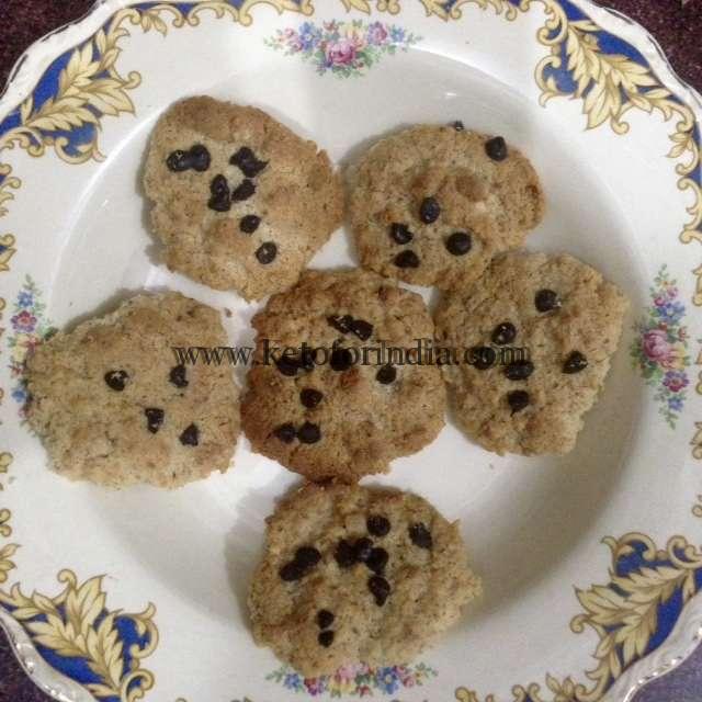 Low Carb and Sugar-Free Keto Choco Chip Cookies