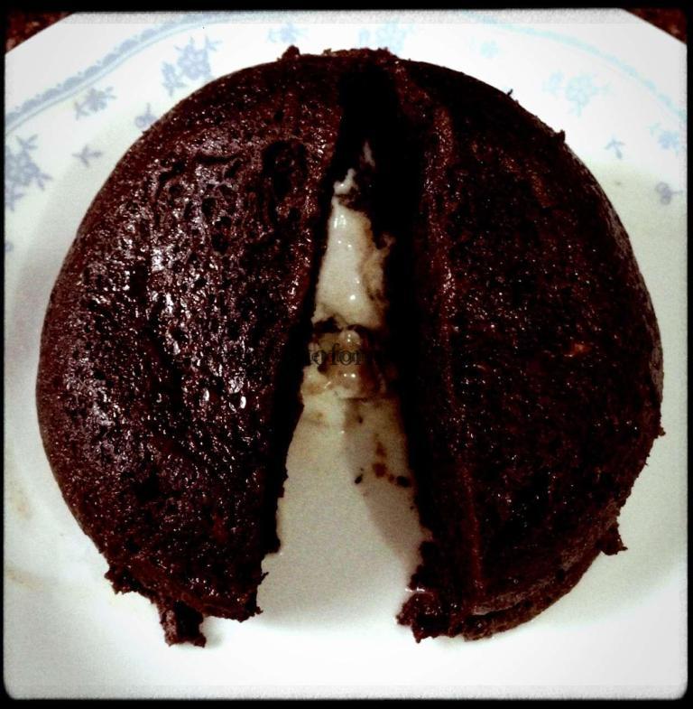 Keto Chocolate Lava Cake | Low-Carb and Sugarfree