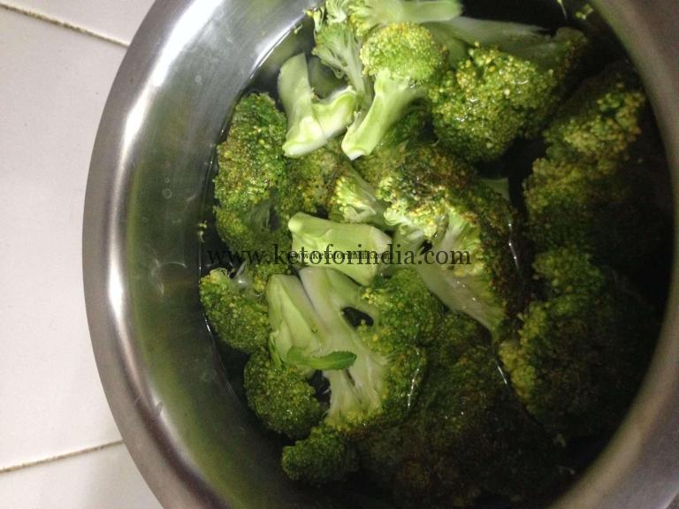 Keto Broccoli with Cheese Sauce 